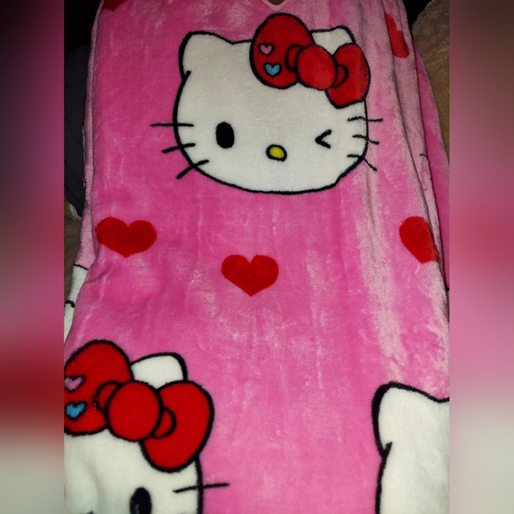 NWT Hello Kitty PinI Heart Plush Blanket - Picture 3 of 5